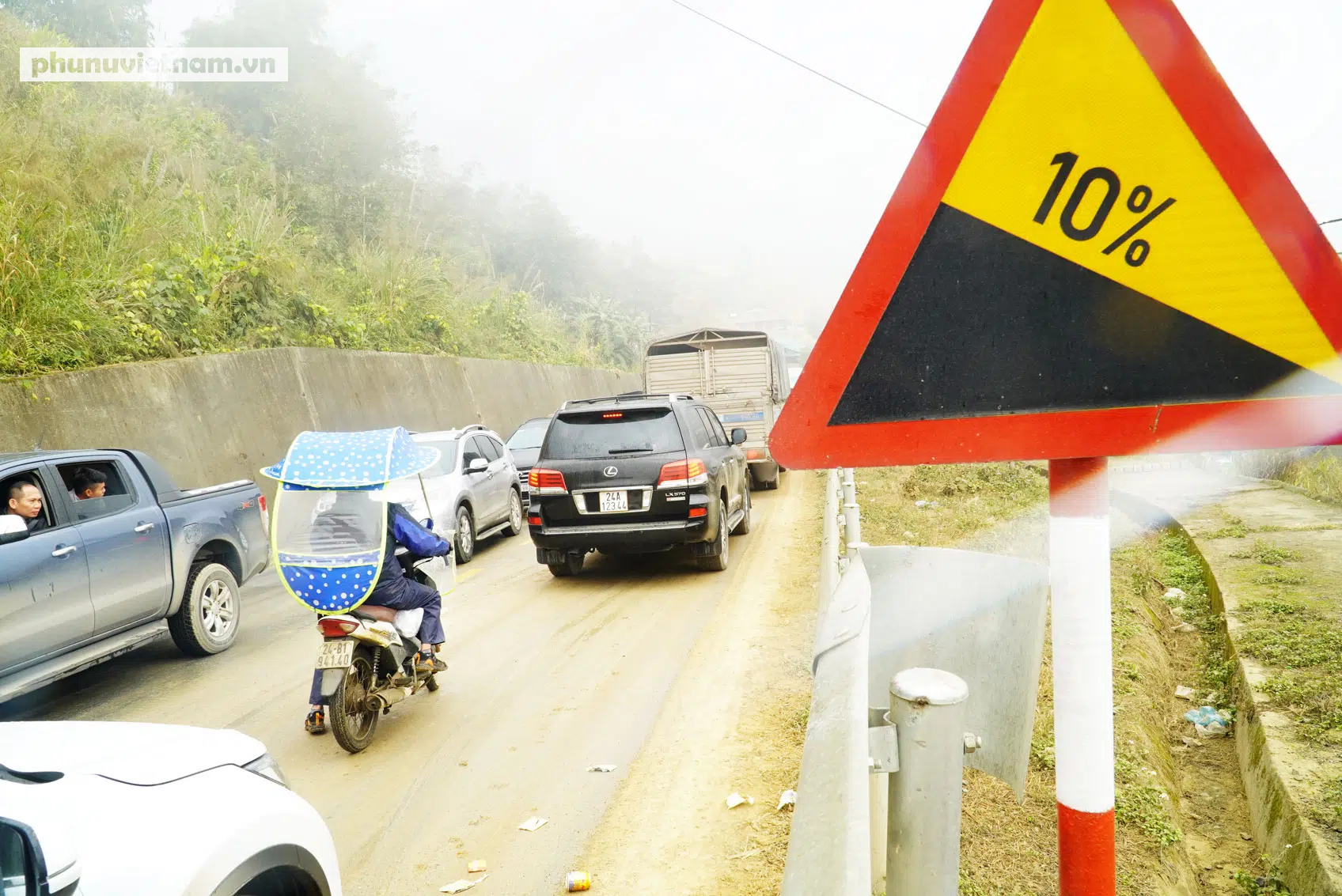 Công trường thi công gây tắc nghẽn hơn 1km trên đèo Tòng Sành - Ảnh 6.