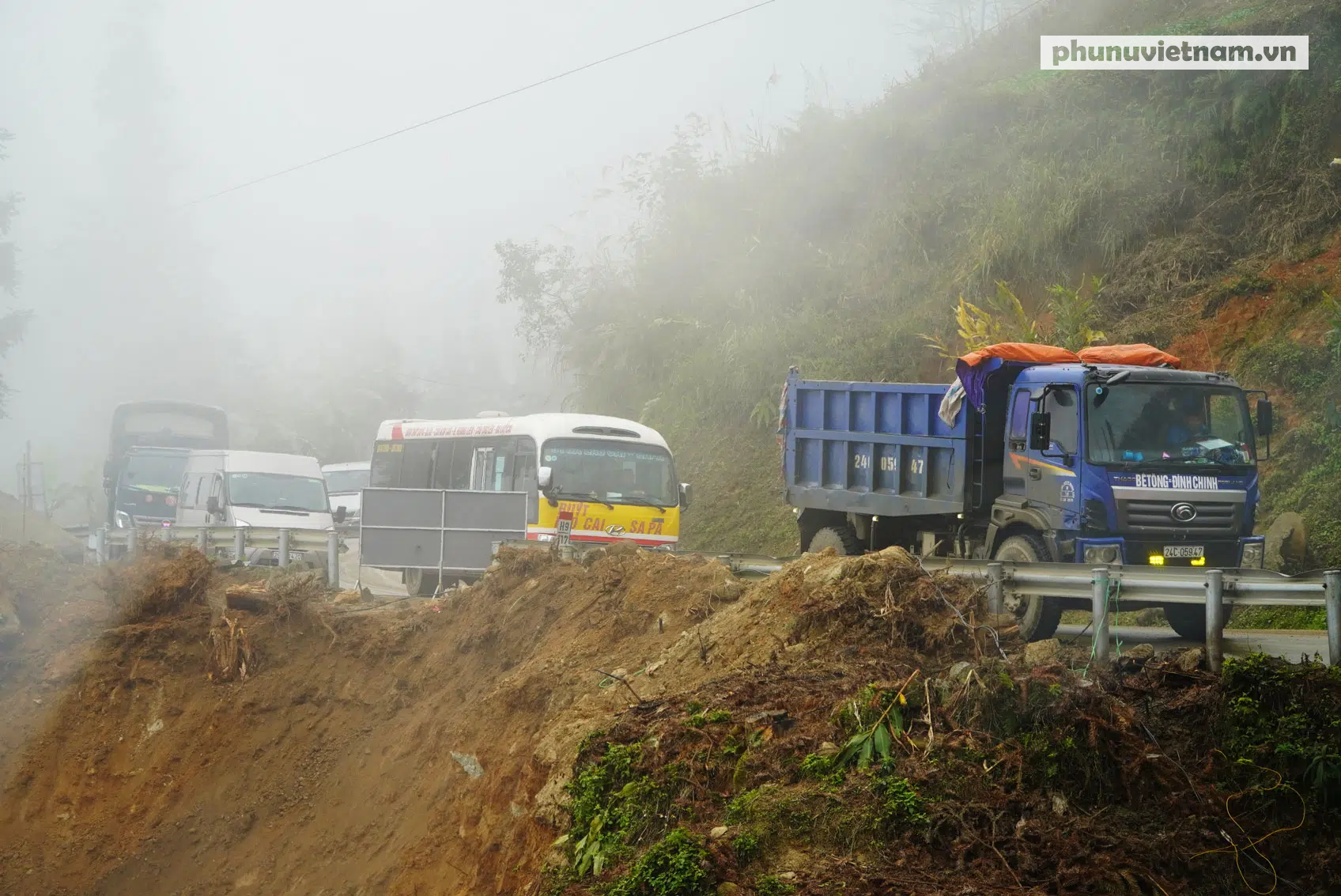 Công trường thi công gây tắc nghẽn hơn 1km trên đèo Tòng Sành - Ảnh 15.