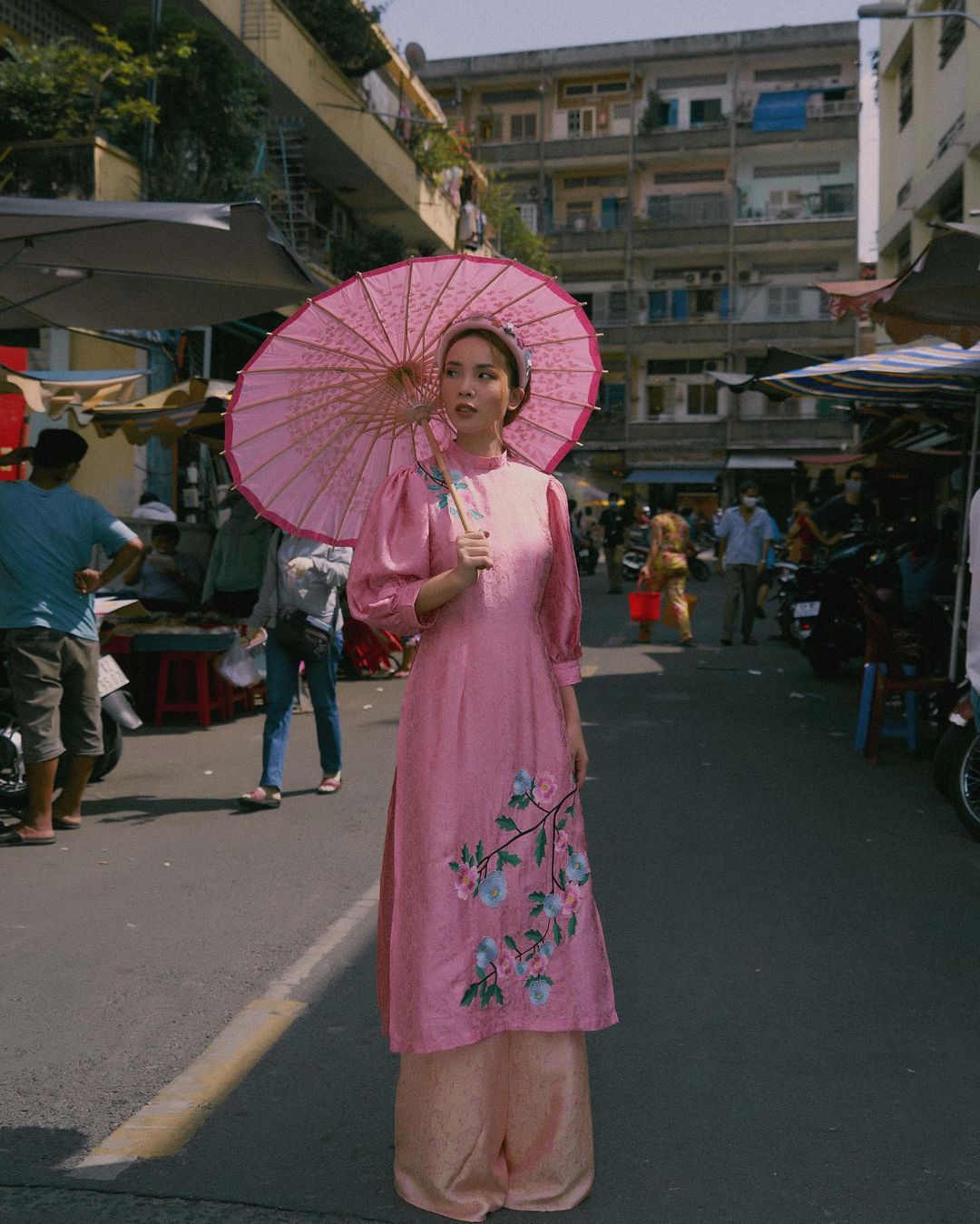 Sao Việt rộn ràng diện áo dài đón Tết sớm, kiểu hot hit nhất năm nay nằm cả ở chi tiết này - Ảnh 3.