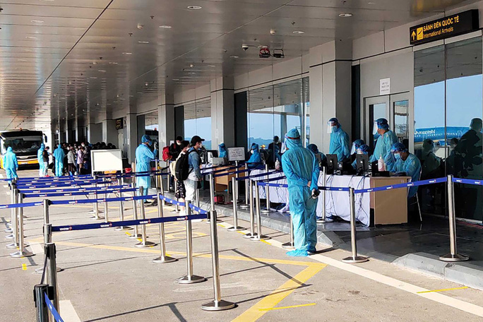 Tạm đóng cửa sân bay Vân Đồn 24h vì có nhân viên nhiễm Covid-19 - Ảnh 1.