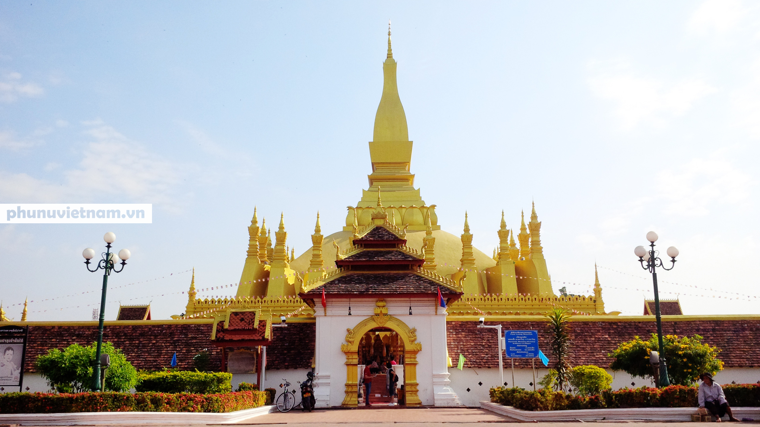 Chiêm ngưỡng ngôi tháp vàng lớn nhất của Lào, gần 500 tuổi tráng lệ giữa đất trời - Ảnh 1.