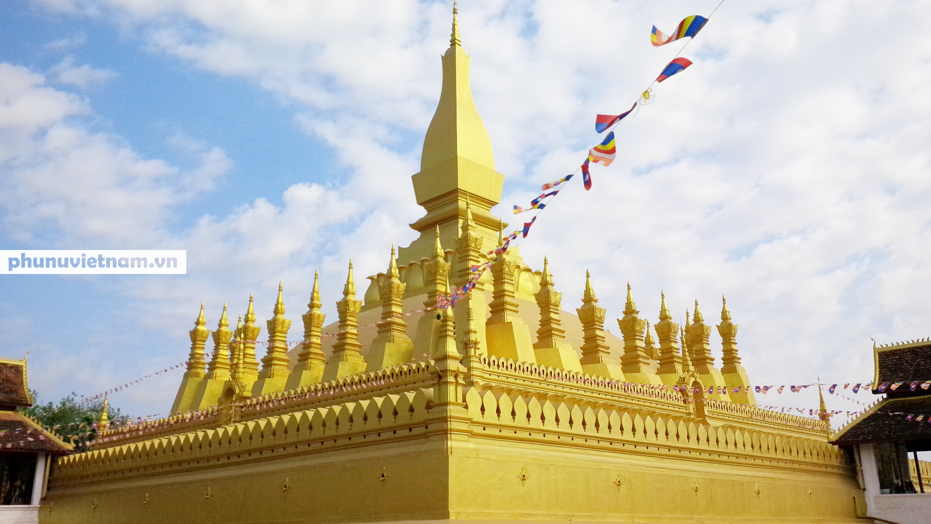 Chiêm ngưỡng ngôi tháp vàng lớn nhất của Lào, gần 500 tuổi tráng lệ giữa đất trời - Ảnh 8.
