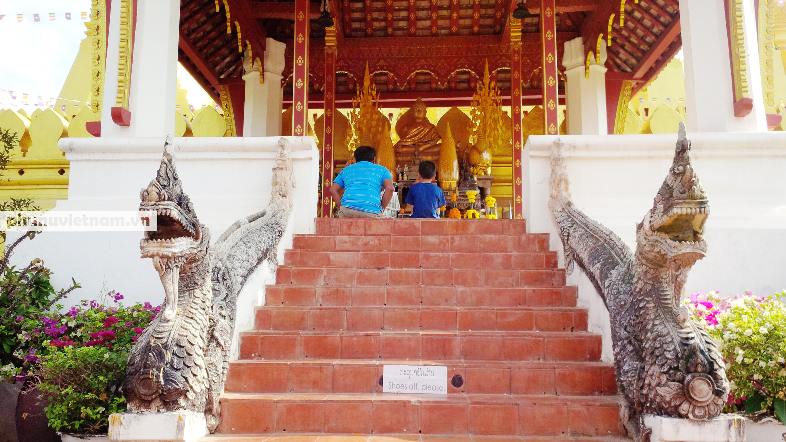 Chiêm ngưỡng ngôi tháp vàng lớn nhất của Lào, gần 500 tuổi tráng lệ giữa đất trời - Ảnh 10.