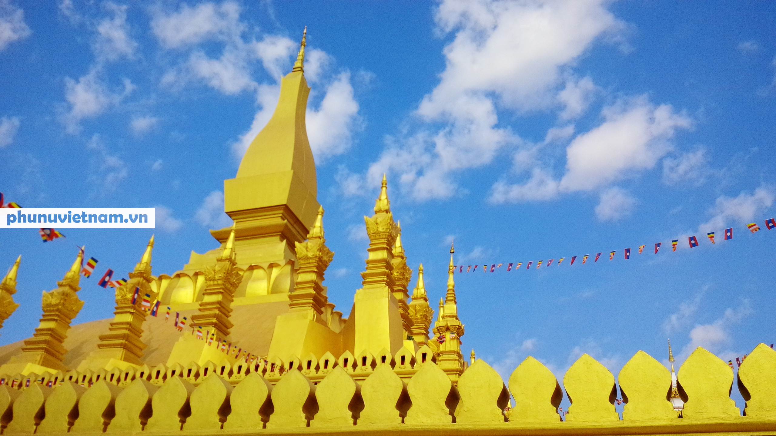 Chiêm ngưỡng ngôi tháp vàng lớn nhất của Lào, gần 500 tuổi tráng lệ giữa đất trời - Ảnh 12.