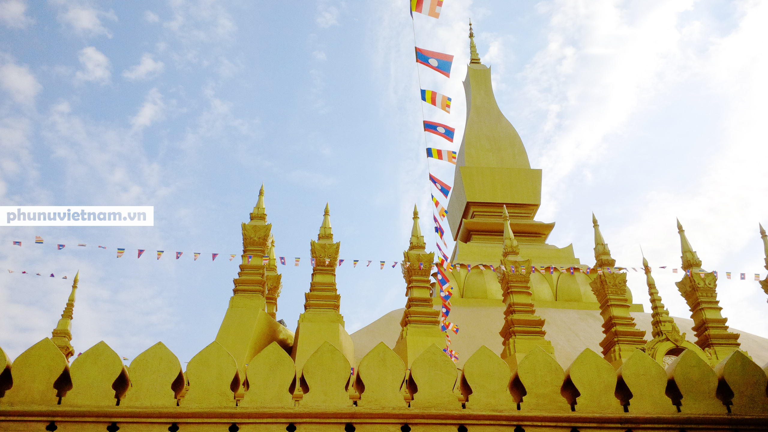 Chiêm ngưỡng ngôi tháp vàng lớn nhất của Lào, gần 500 tuổi tráng lệ giữa đất trời - Ảnh 13.