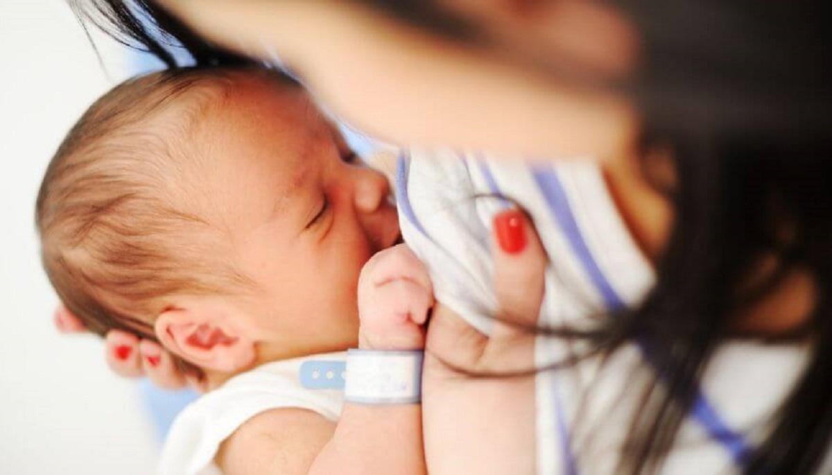 Sữa mẹ có thể giúp cải thiện sức khỏe tim mạch của trẻ sinh non - Ảnh 1.