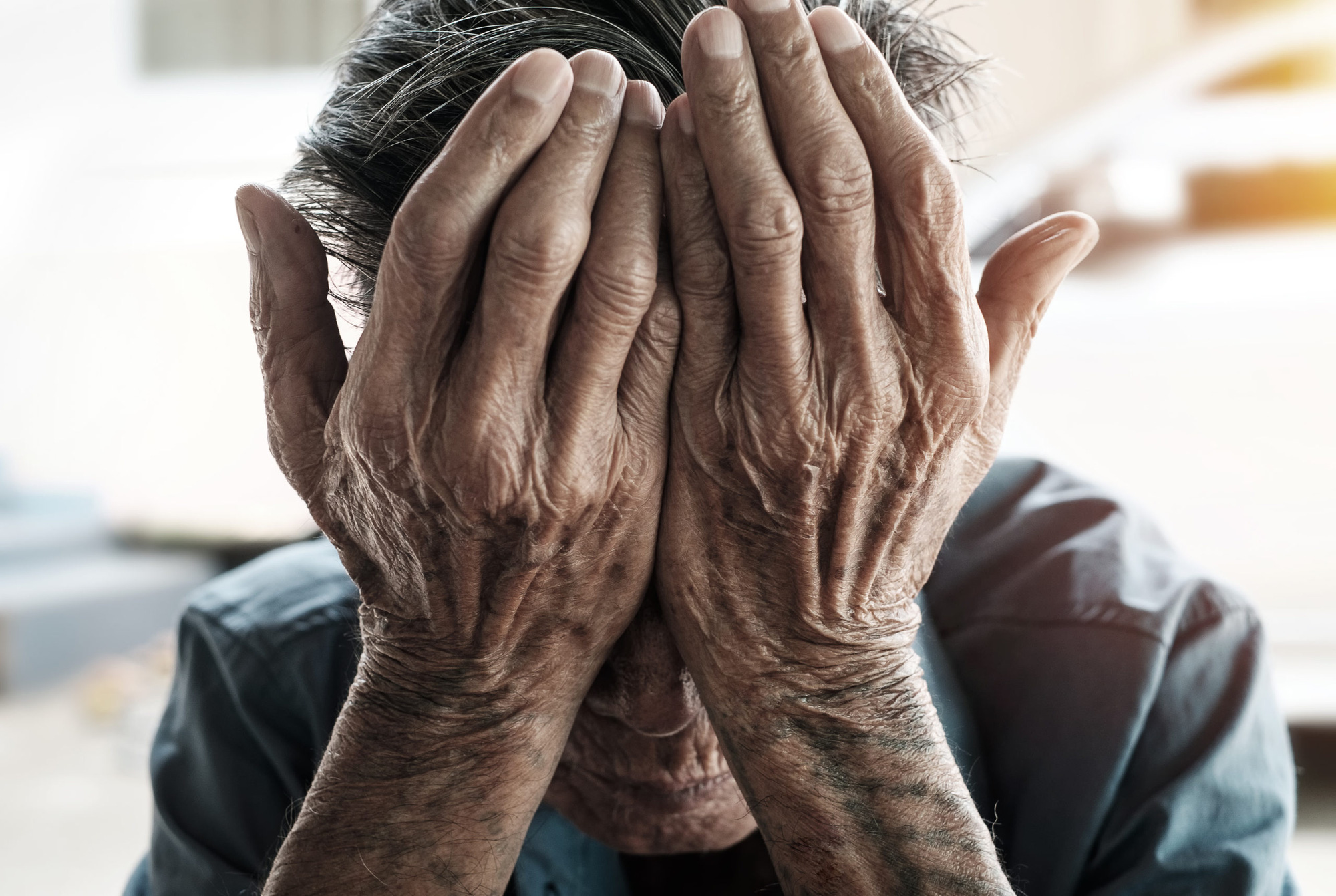 Trầm cảm ở người cao tuổi: Khủng hoảng khi sức khỏe tinh thần và thể lực đều sa sút - Ảnh 3.