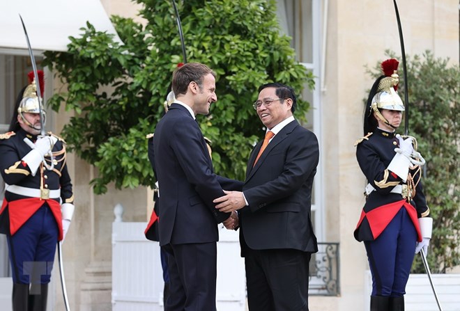 Thủ tướng Phạm Minh Chính hội kiến Tổng thống Pháp Emmanuel Macron - Ảnh 1.