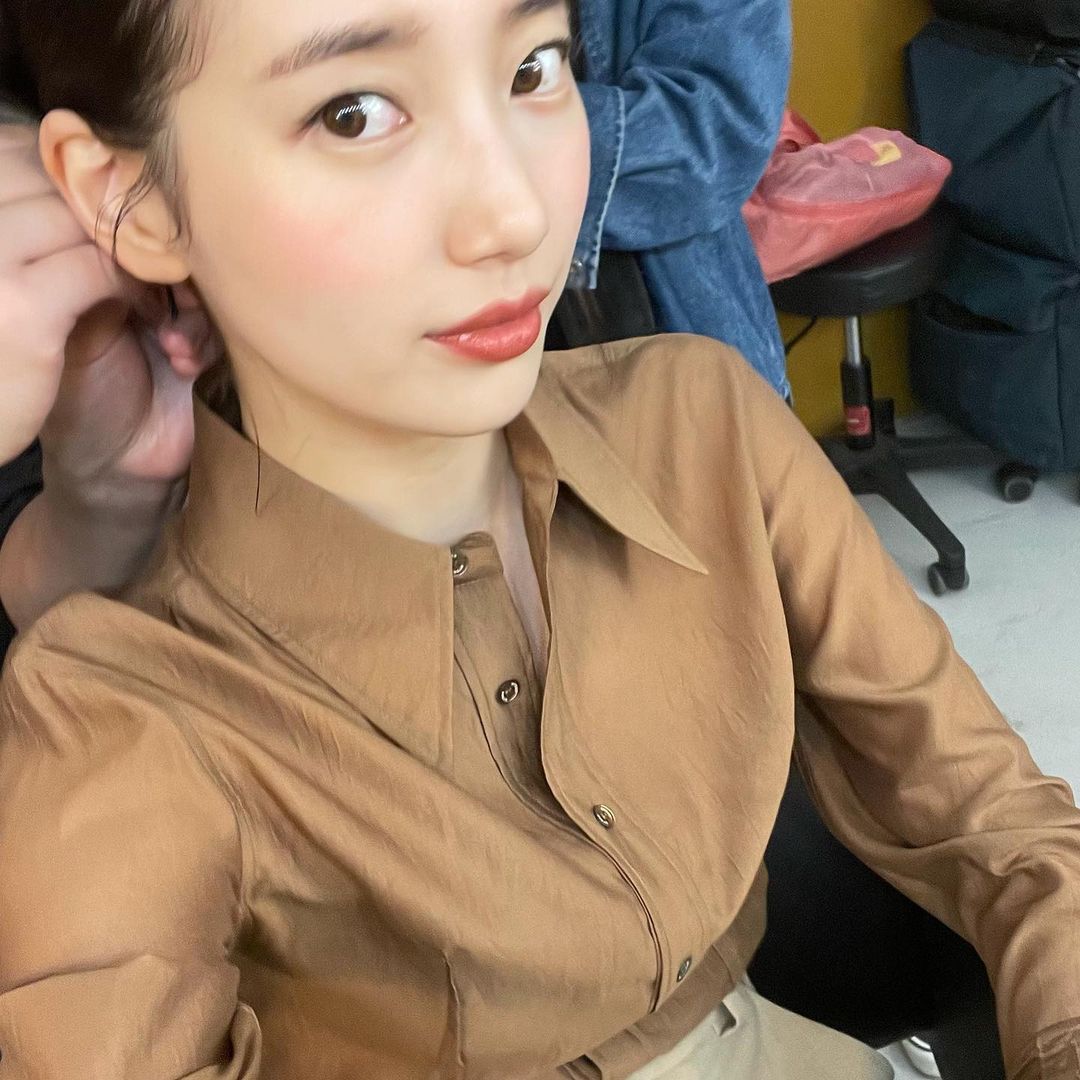 Suzy makeup Xem ảnh hậu trường của Suzy, vừa choáng về nhan sắc vừa học được bí kíp &quot;tút tát&quot; nhan sắc - Ảnh 2.