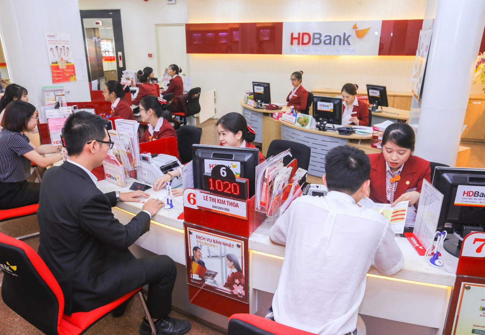 HDBank phân phối sản phẩm bảo hiểm FWD Việt Nam trên toàn quốc - Ảnh 3.