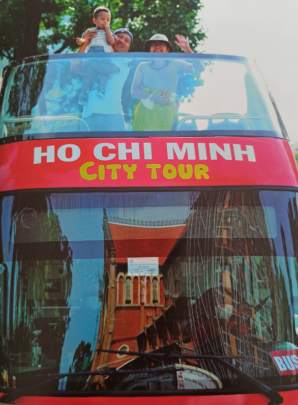 Xe bus 2 tầng đưa du khách tham quan thành phố sau ngày giãn cách