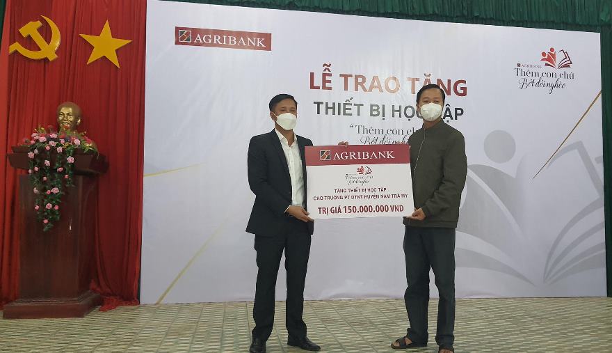 Lan tỏa Chương trình &quot;Thêm con chữ, bớt đói nghèo&quot; của Agribank đến với trẻ em vùng khó khăn - Ảnh 1.