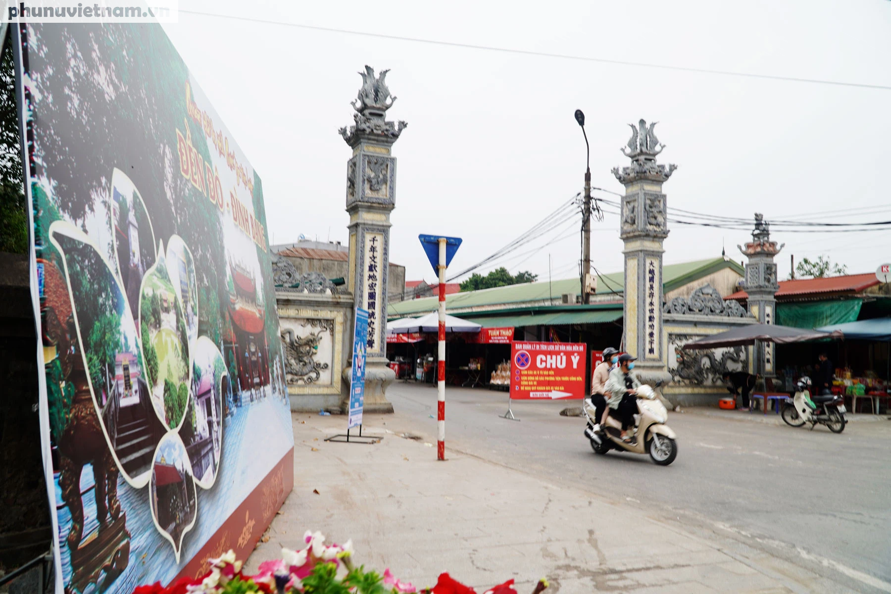 Đền Đô - Bắc Ninh tạm dừng đón khách, nhiều người đến thăm viếng phải quay đầu trở về - Ảnh 1.