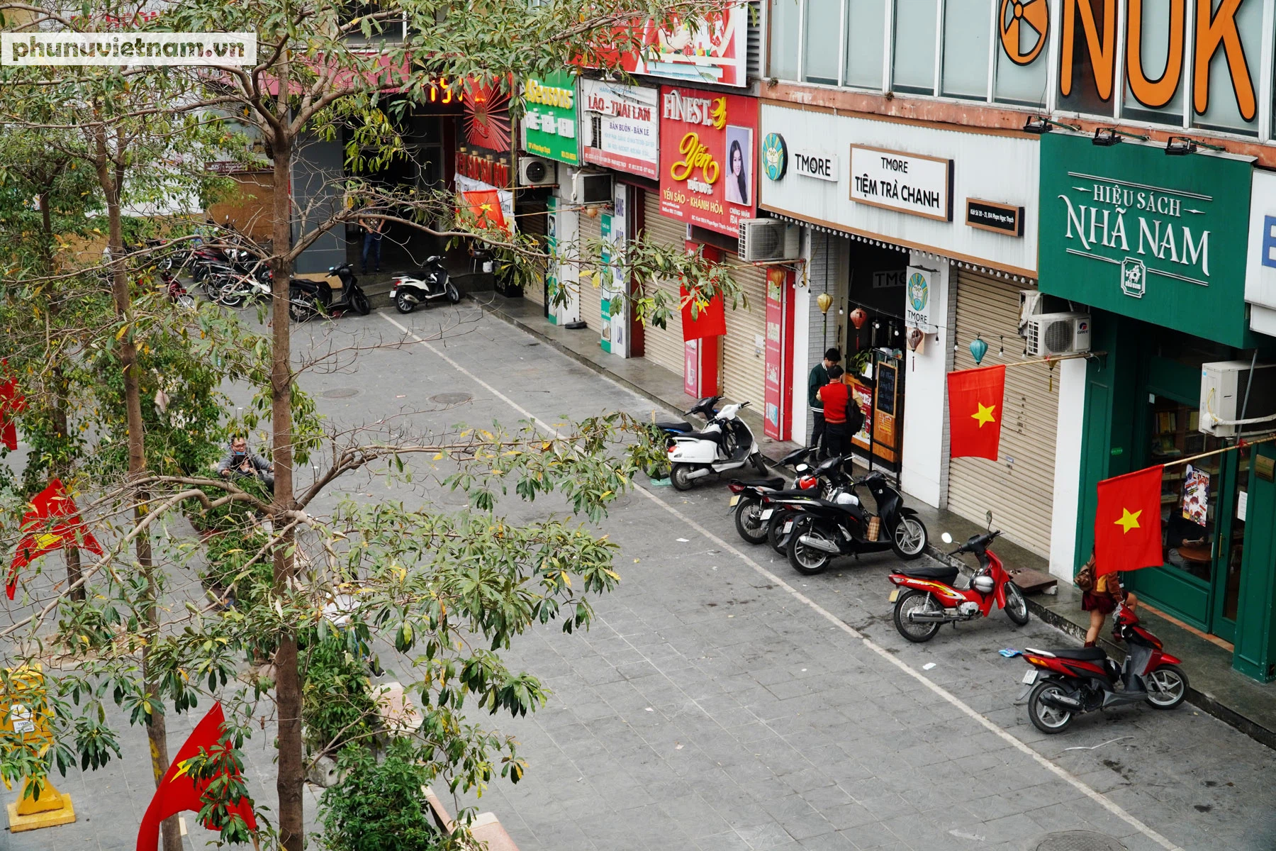 Nhiều quán ăn, cà phê tại Hà Nội vẫn mở rộng cửa đón khách trong ngày 16/2 - Ảnh 6.