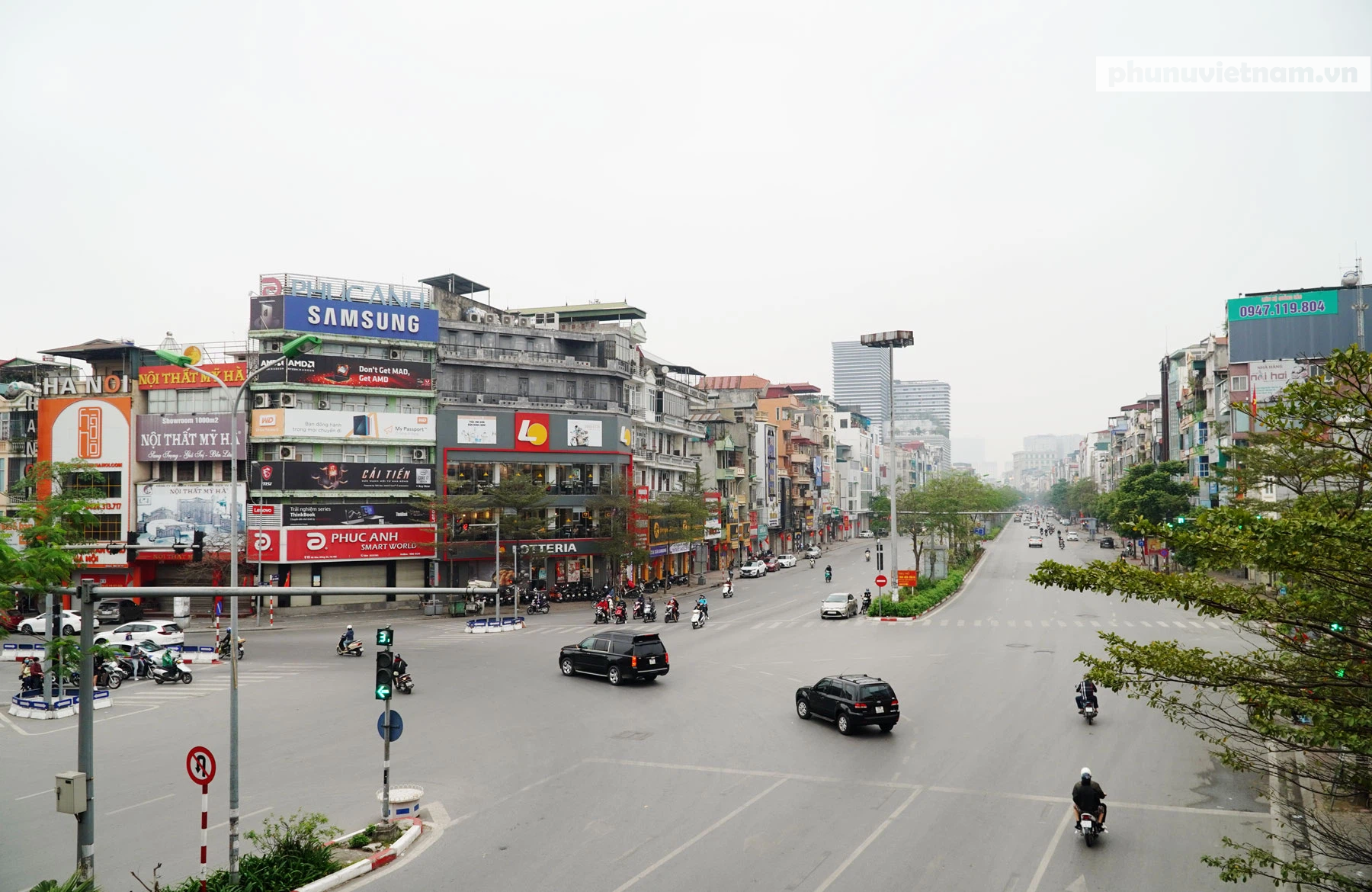 Phố phường Hà Nội bỗng nhiên vắng vẻ, kể từ khi các quán ăn… được yêu cầu đóng cửa - Ảnh 4.
