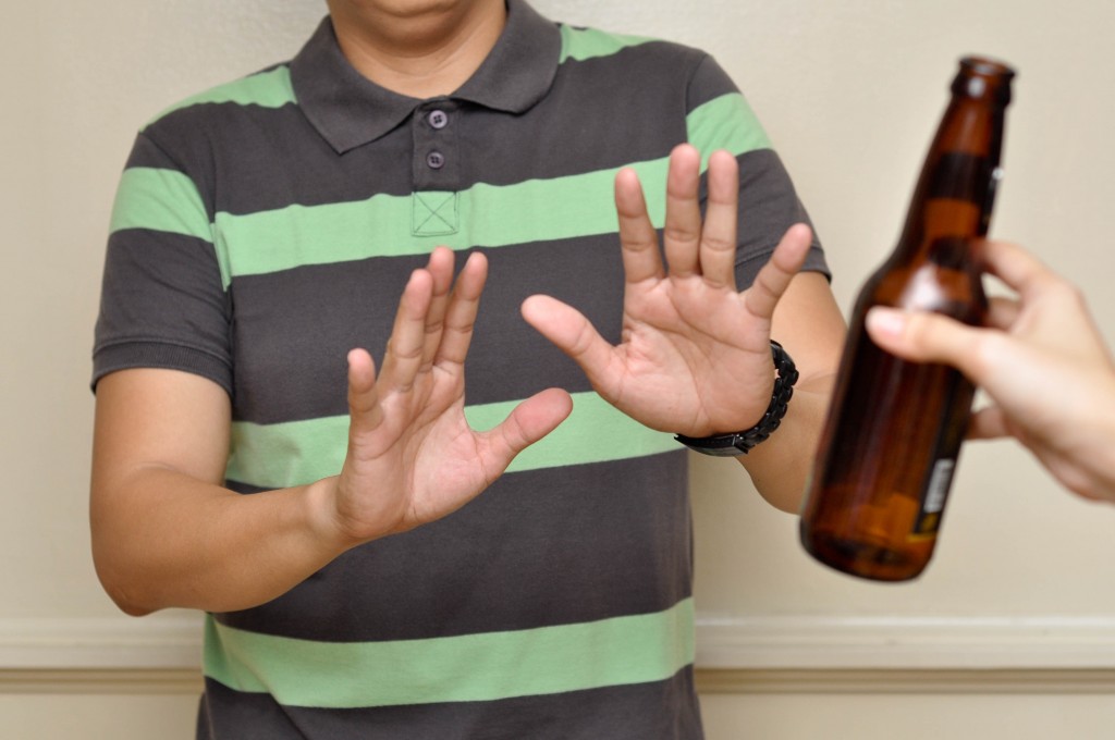 Người bị cao huyết áp có uống rượu được không? Lượng rượu an toàn cho bệnh nhân cao huyết áp - Ảnh 2.