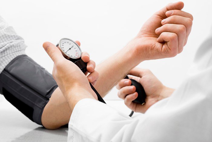 Nhận biết sớm bệnh cao huyết áp để phòng tránh biến chứng nguy hiểm - Ảnh 2.