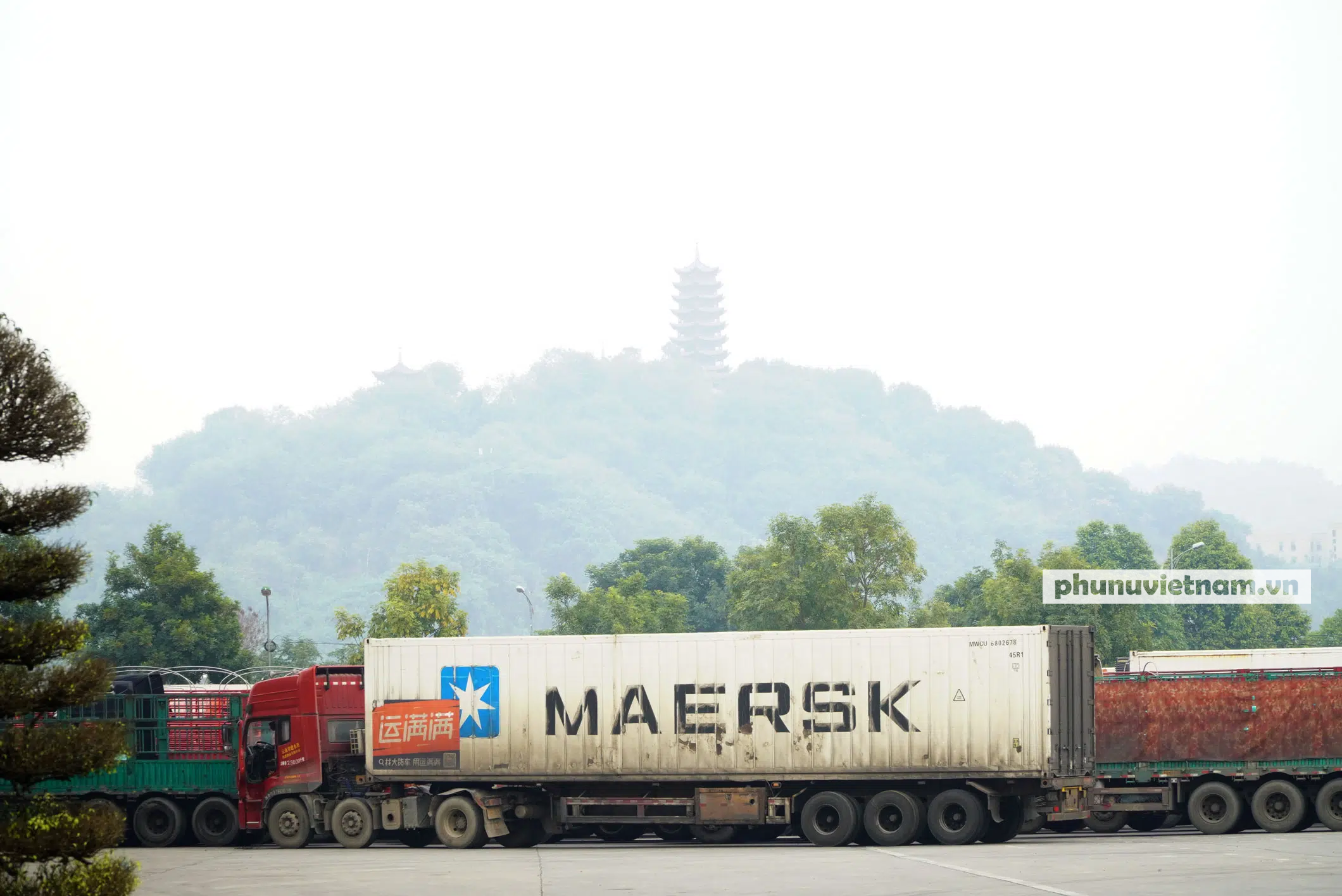 Cửa khẩu Kim Thành - Lào Cai thoát khỏi tình trạng ùn ứ xe container thùng rỗng - Ảnh 1.