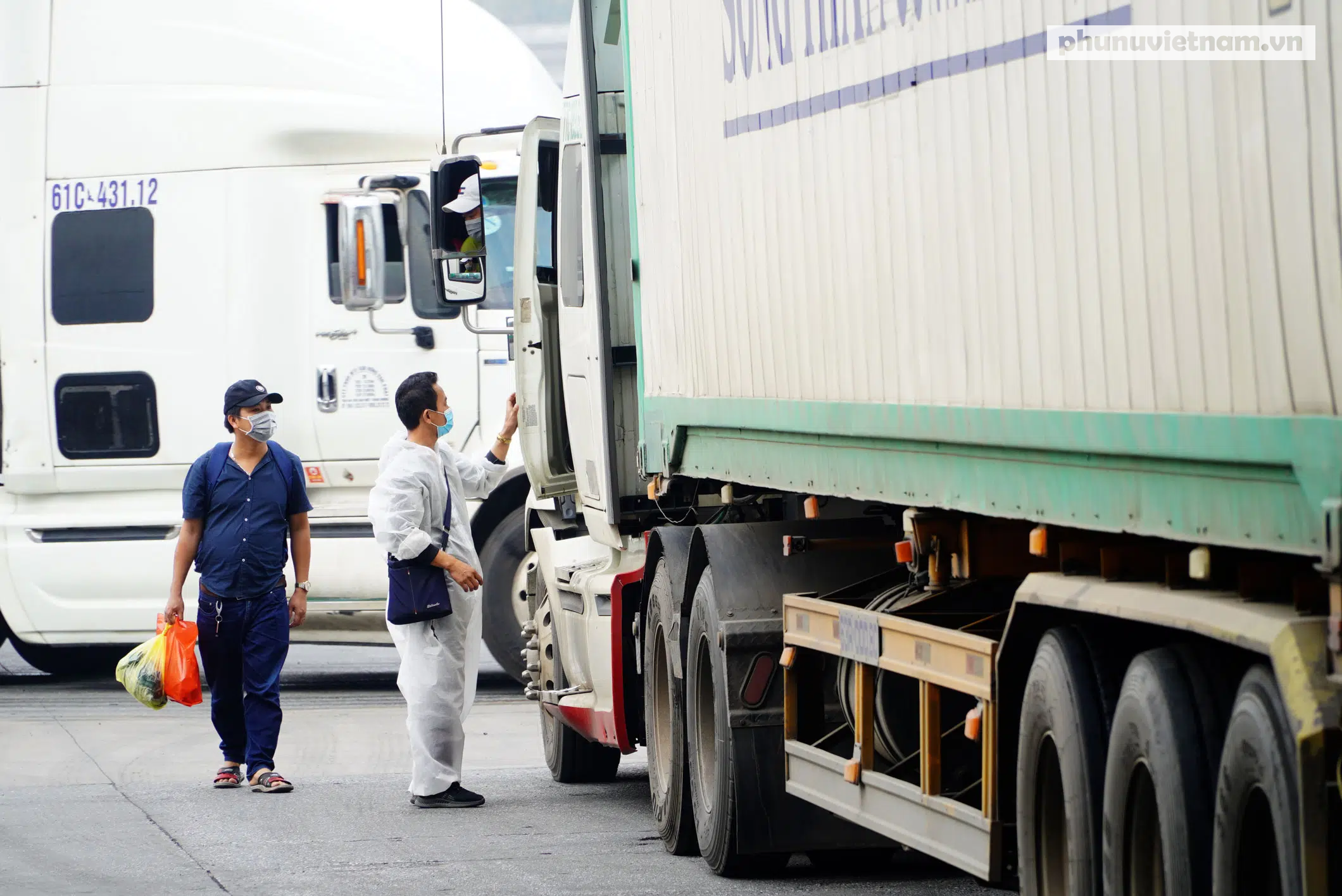 Cửa khẩu Kim Thành - Lào Cai thoát khỏi tình trạng ùn ứ xe container thùng rỗng - Ảnh 2.