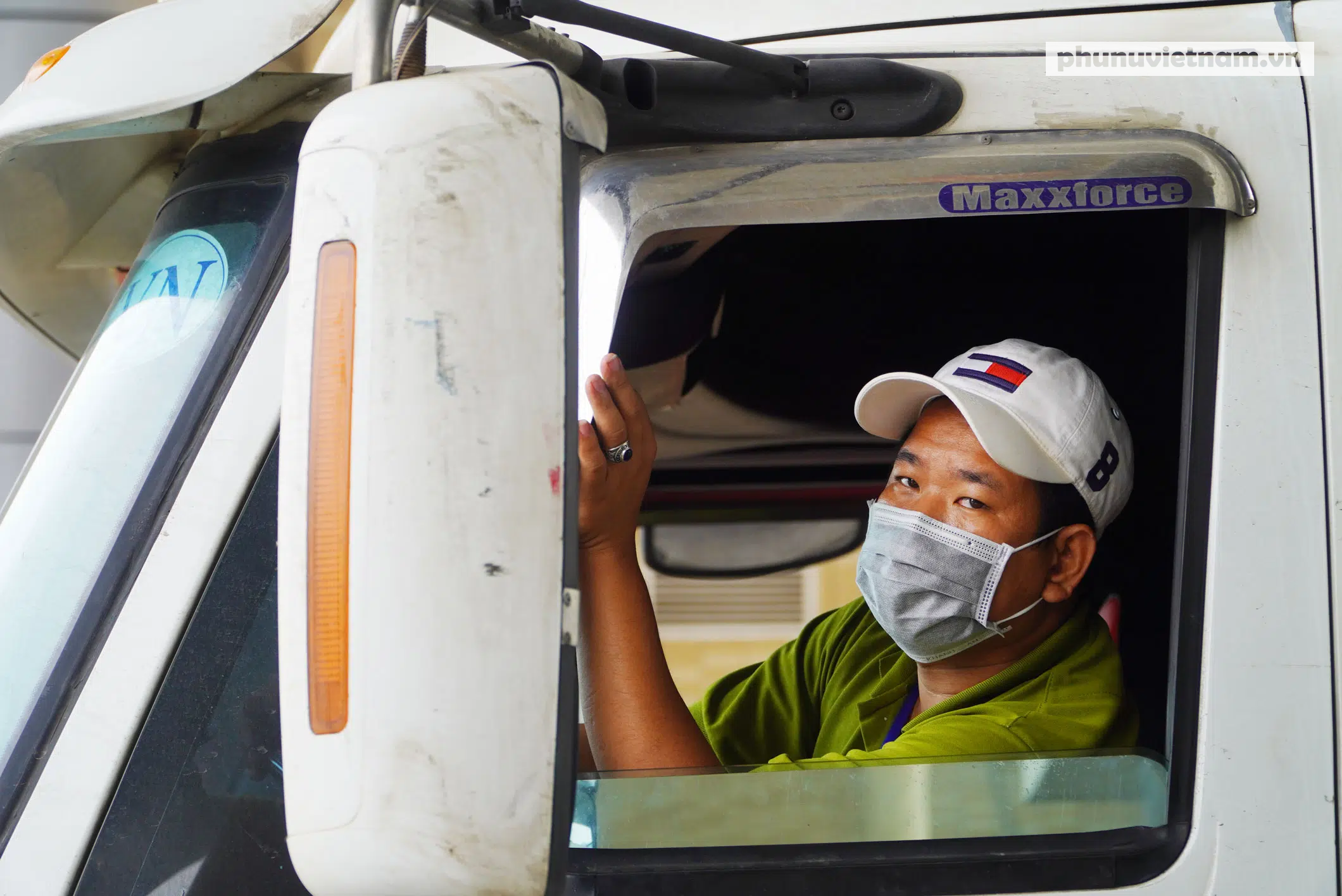 Cửa khẩu Kim Thành - Lào Cai thoát khỏi tình trạng ùn ứ xe container thùng rỗng - Ảnh 3.