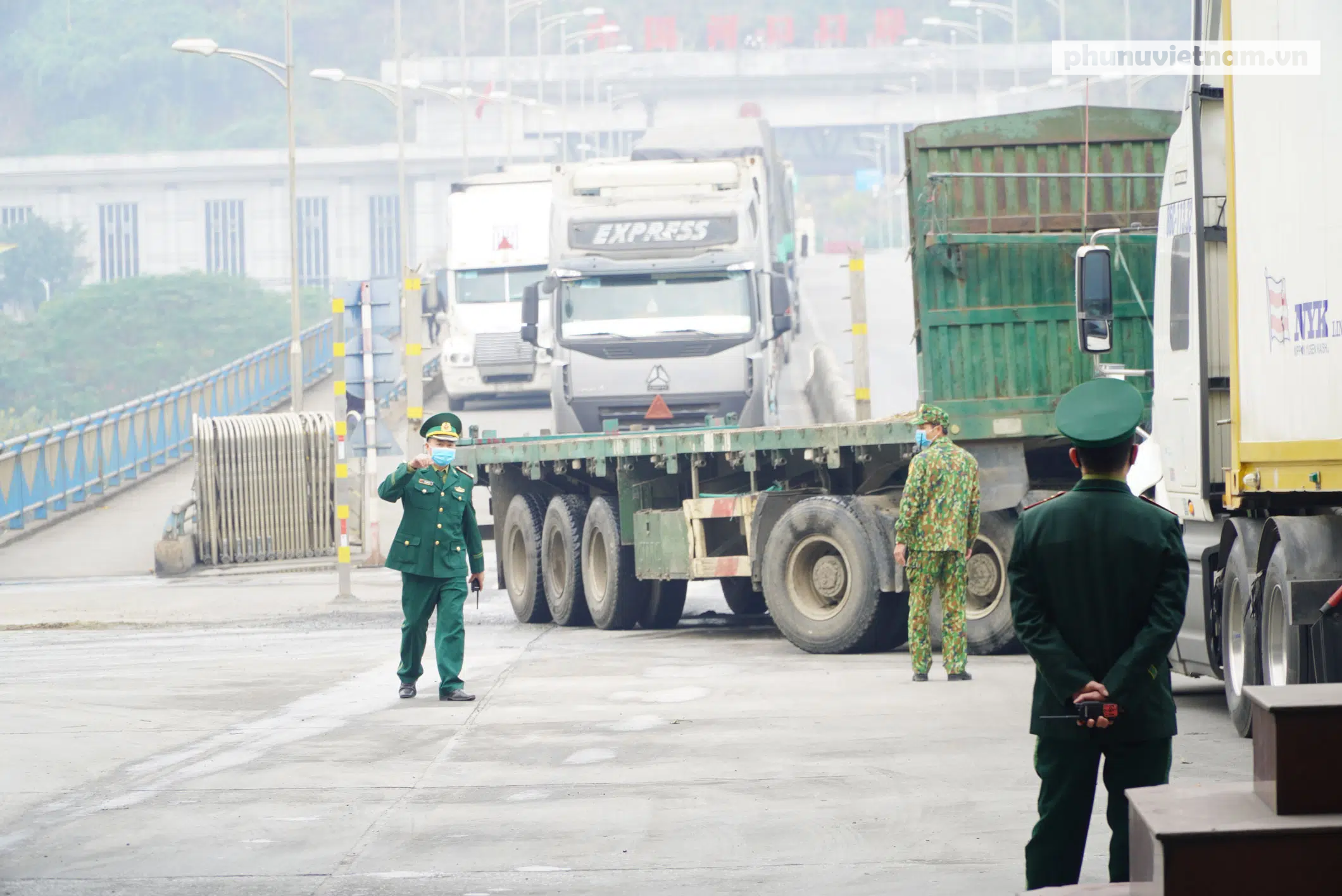 Cửa khẩu Kim Thành - Lào Cai thoát khỏi tình trạng ùn ứ xe container thùng rỗng - Ảnh 8.