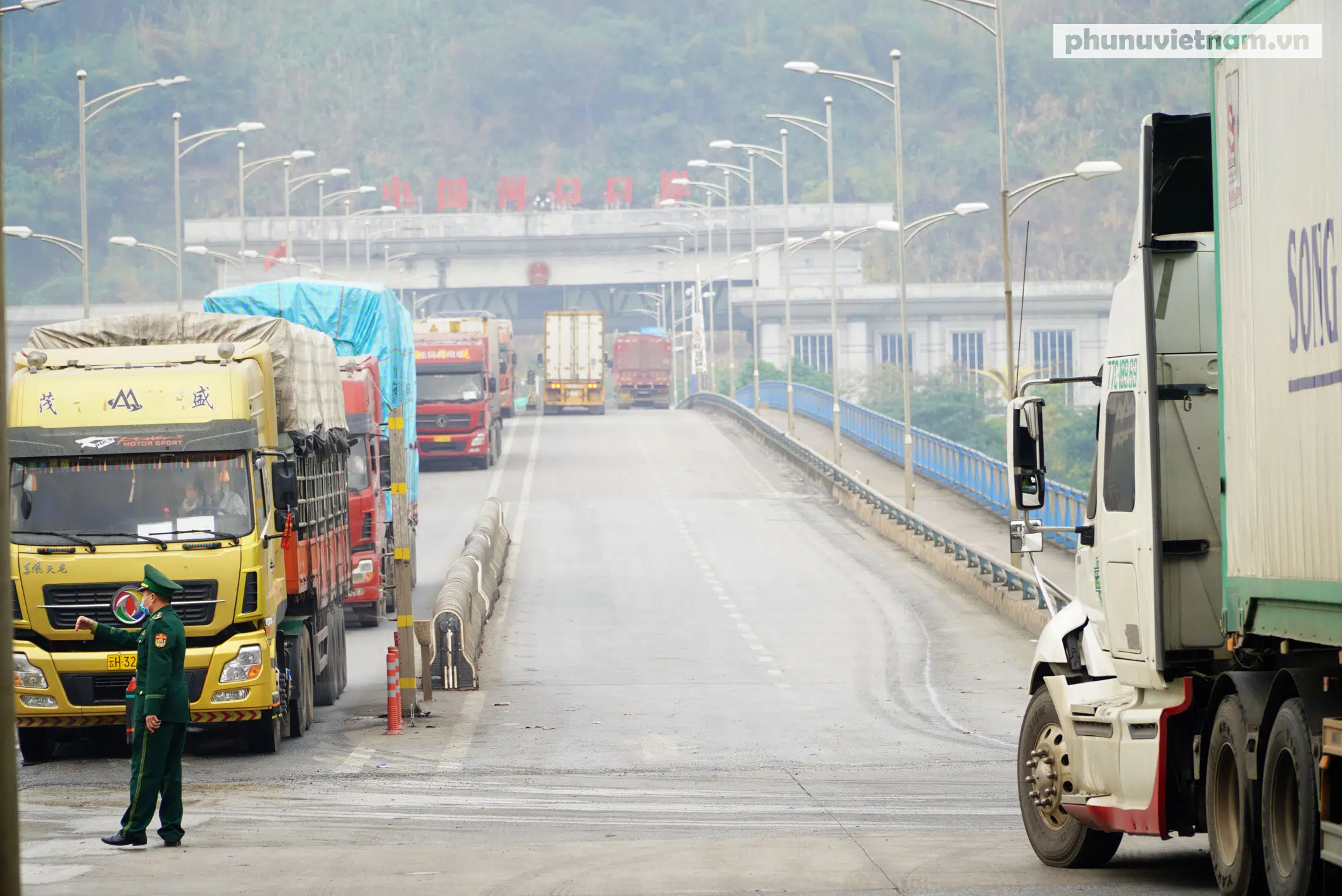 Cửa khẩu Kim Thành - Lào Cai thoát khỏi tình trạng ùn ứ xe container thùng rỗng - Ảnh 9.