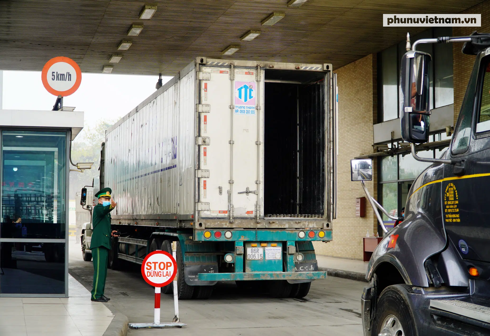 Cửa khẩu Kim Thành - Lào Cai thoát khỏi tình trạng ùn ứ xe container thùng rỗng - Ảnh 10.