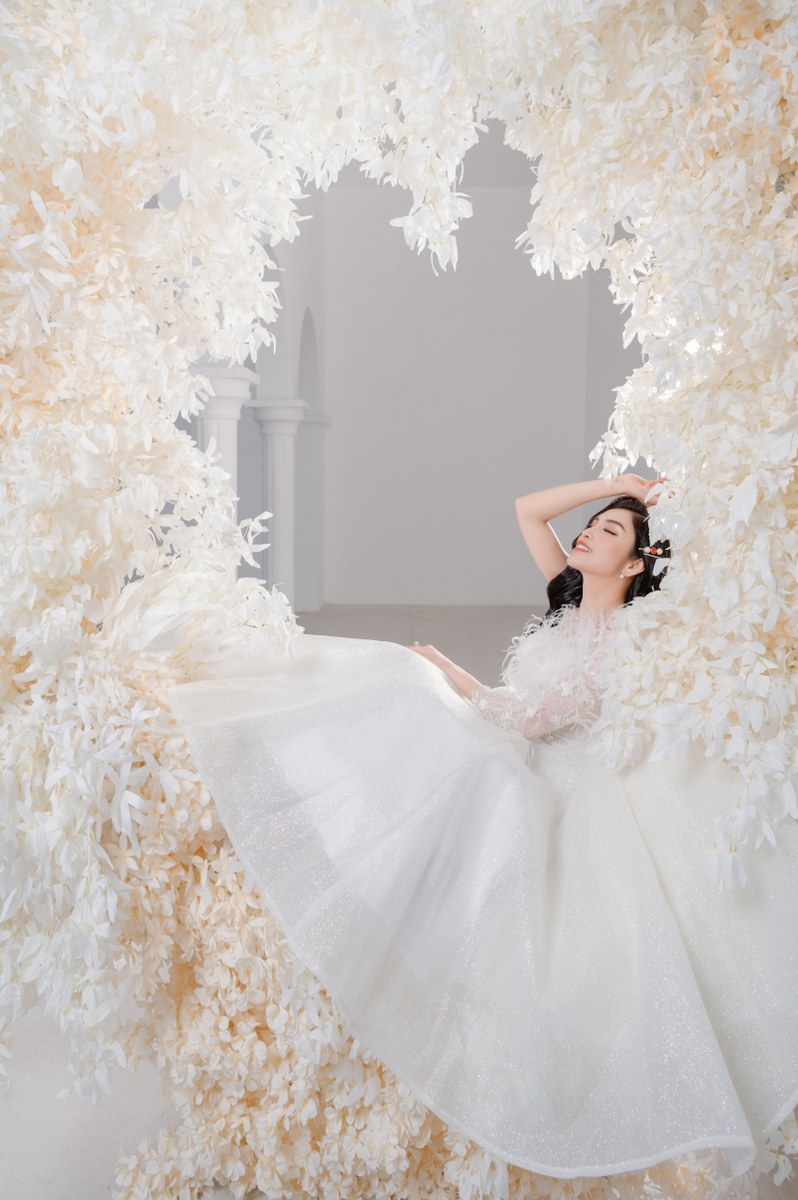 MC Kim Huyền Sâm: Tỏa sáng từ vai trò ca sĩ đến làm MC - Ảnh 1. MC Kim Huyền Sâm: Tỏa sáng từ vai trò ca sĩ đến làm MC - Ảnh 1.