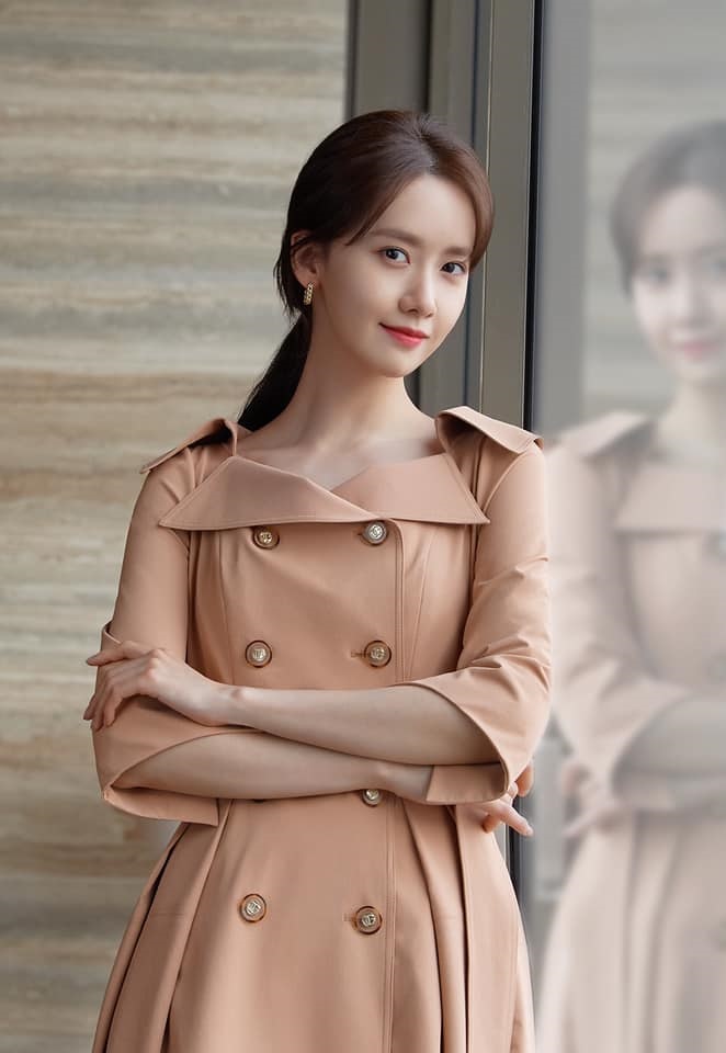 Yoona hóa “nữ thần công sở”, hé lộ loạt set đồ chuẩn đẹp xịn cho các chị em khi tới sở làm - Ảnh 3.