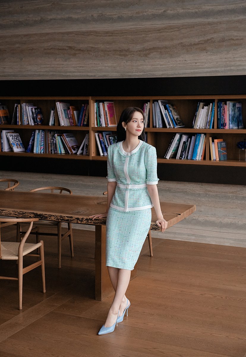 Yoona hóa “nữ thần công sở”, hé lộ loạt set đồ chuẩn đẹp xịn cho các chị em khi tới sở làm - Ảnh 4.
