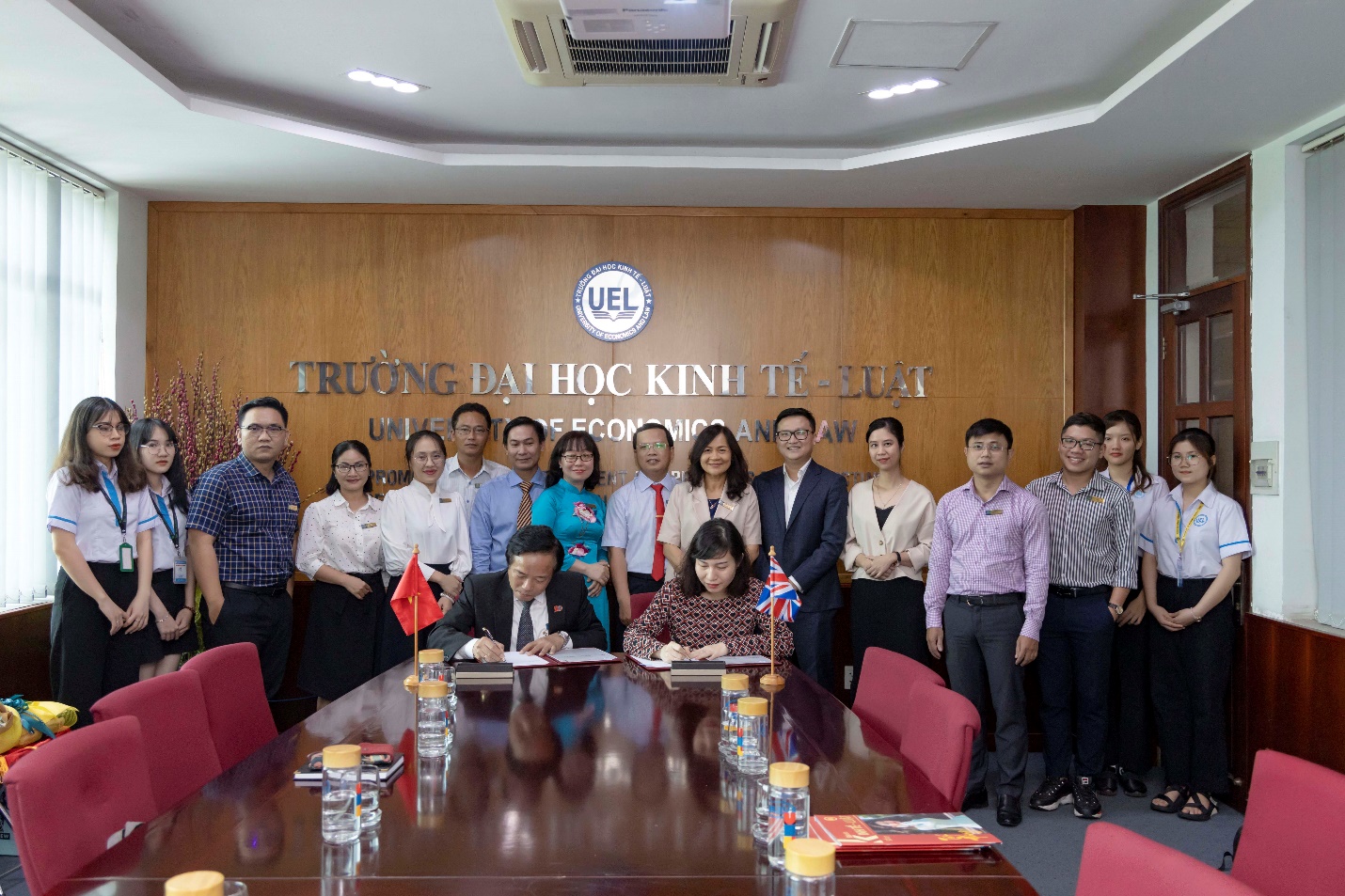 Đại học Kinh tế - Luật và ICAEW hợp tác đào tạo nhân lực Tài chính Kế toán chuẩn quốc tế - Ảnh 1.