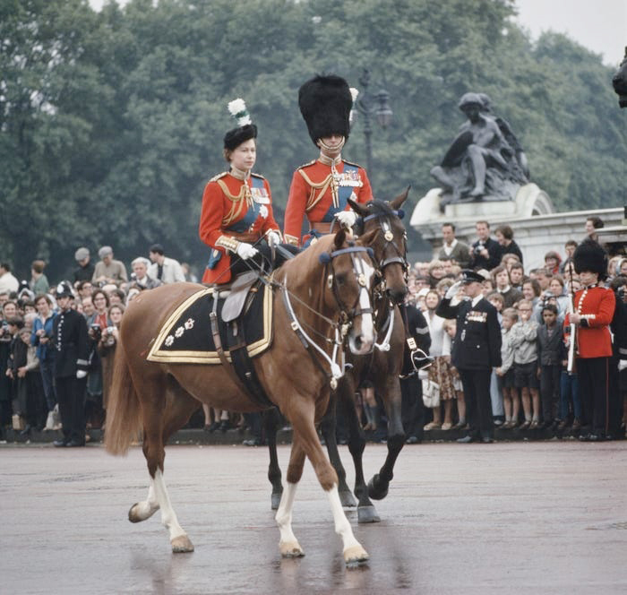 Những khoảnh khắc hạnh phúc trong 74 năm chung sống của Nữ hoàng Anh Elizabeth II và Hoàng thân Philip - Ảnh 5.