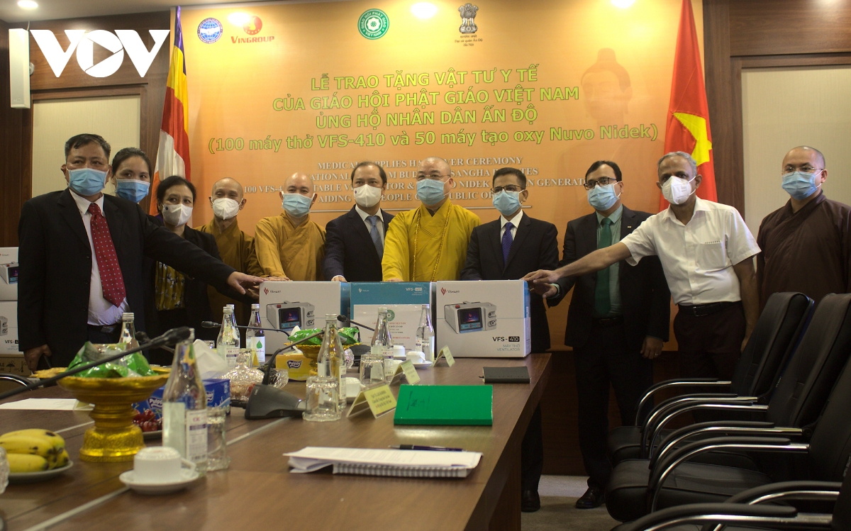 Giáo hội Phật giáo Việt Nam trao tặng máy thở, máy tạo oxy cho nhân dân Ấn Độ - Ảnh 1.