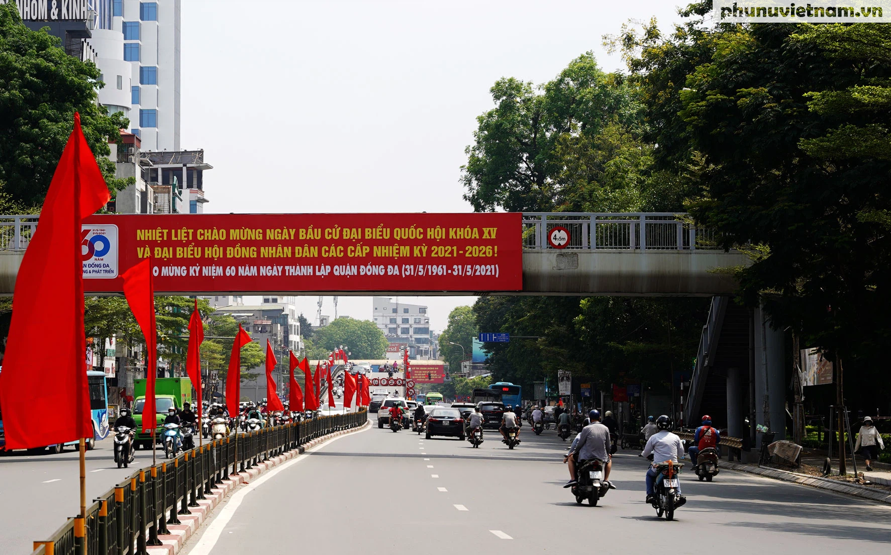 Phố phường Hà Nội rừng rực khí thế chào mừng “Ngày hội của toàn dân” - Ảnh 3.