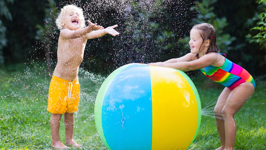 Sốc nhiệt vào mùa hè: Hướng dẫn cách phòng tránh sốc nhiệt cho trẻ khi trời nắng nóng - Ảnh 2.