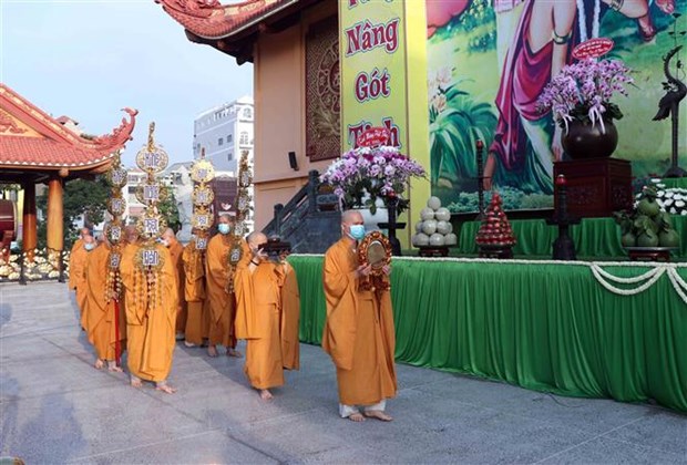 Tổ chức Đại lễ Phật đản quy mô dưới 10 người tham gia - Ảnh 1.