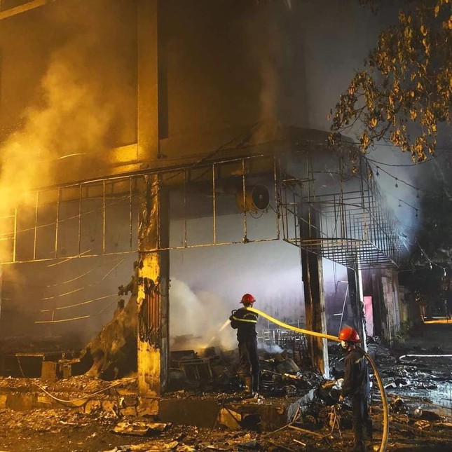 Cháy lớn thiêu rụi phòng trà, một thai phụ và 5 người thiệt mạng - Ảnh 3.