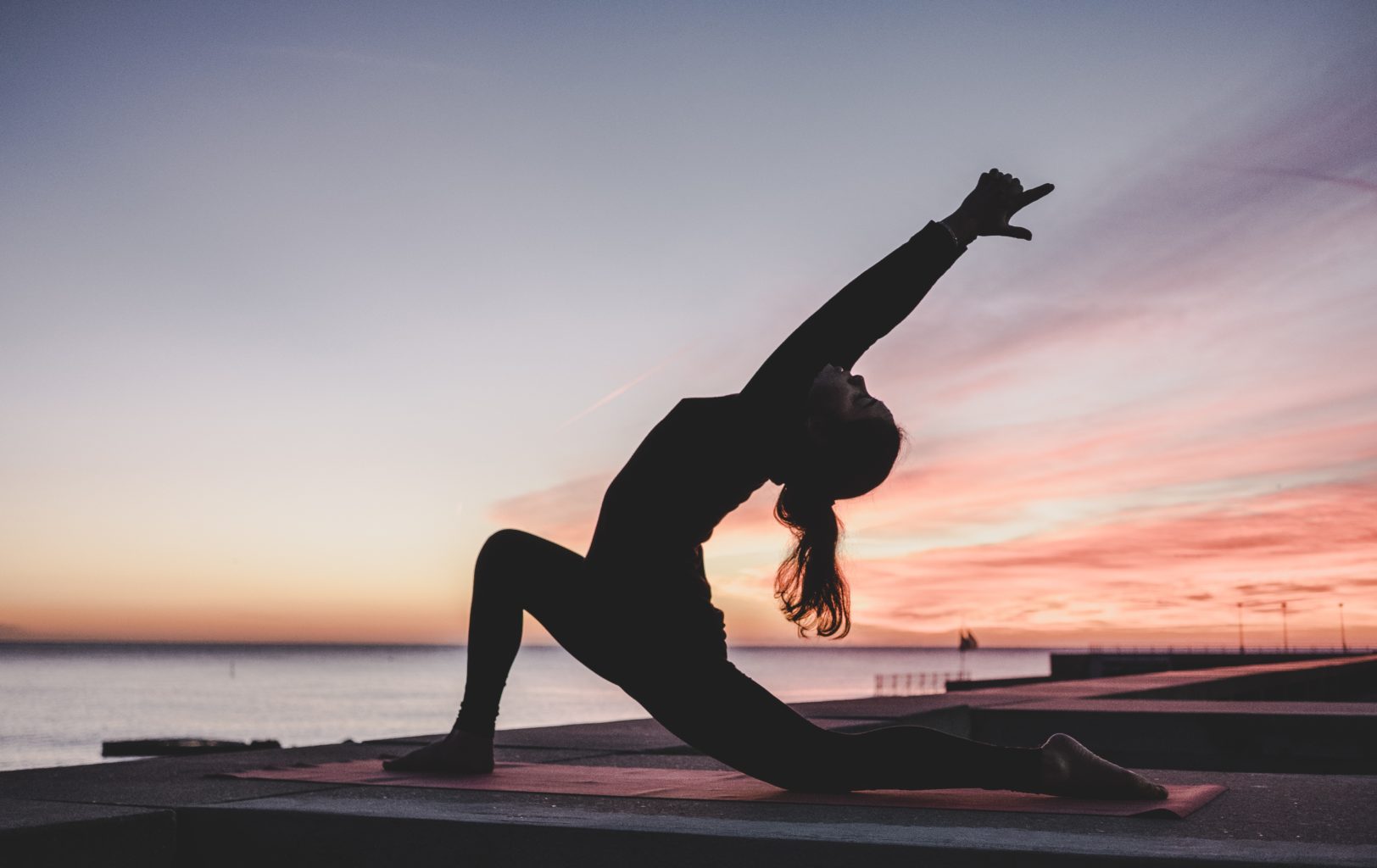 Những tác dụng với sức khỏe ít biết khi tập yoga - Ảnh 1.