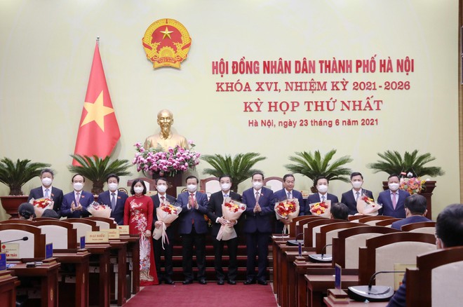 Ông Chu Ngọc Anh tái đắc cử Chủ tịch UBND Hà Nội, Thành phố có 5 nữ uỷ viên UBND  - Ảnh 1.