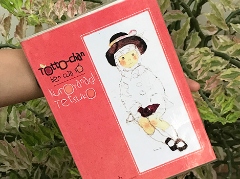 Cô bé Totto Chan trong cuốn sách nổi tiếng rất hay hỏi xem người khác đang nghĩ gì, đang làm gì