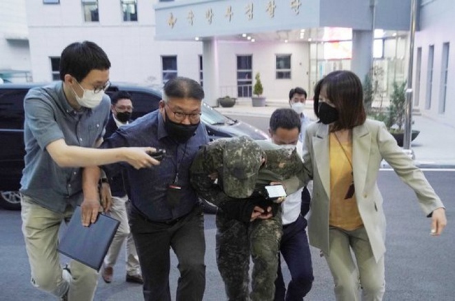 Tư lệnh không quân Hàn Quốc từ chức vì vụ nữ trung sĩ bị lạm dụng tình dục - Ảnh 1.