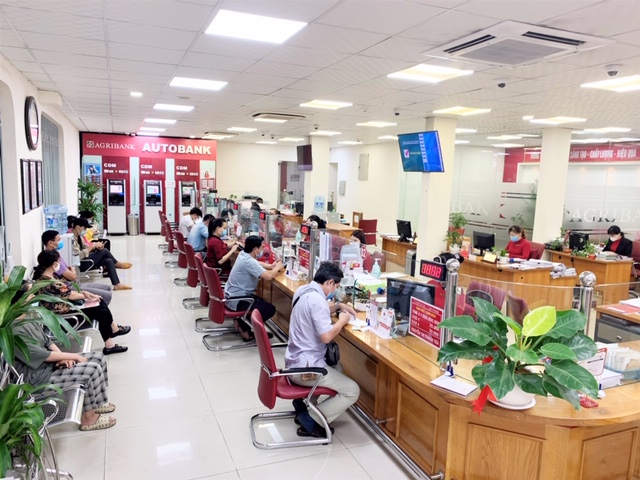 Agribank giảm tiếp 10% so với lãi suất cho vay hỗ trợ khách hàng vượt qua đại dịch Covid-19 - Ảnh 1.