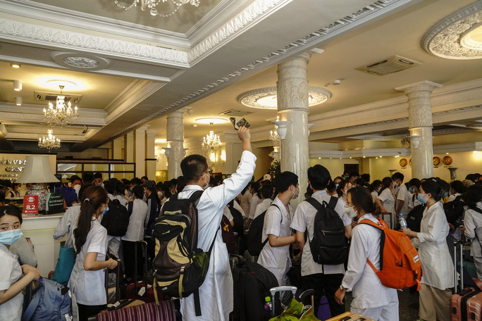 Saigontourist Group hỗ trợ phục vụ 1.050 y tế tình nguyện từ miền Bắc vào tiếp sức TPHCM chống dịch Covid-19 - Ảnh 1.