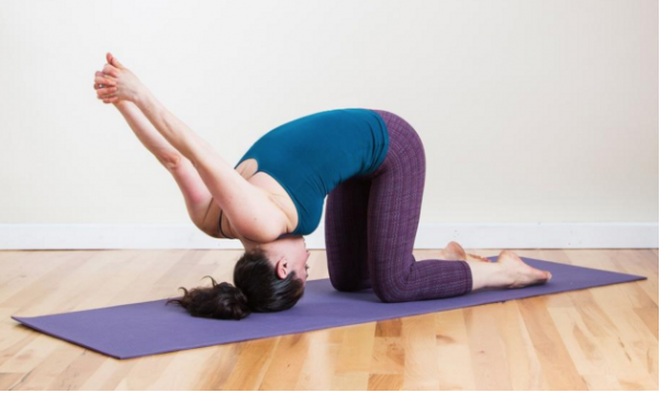6 bài tập yoga hạn chế đau đầu hiệu quả - Ảnh 2.