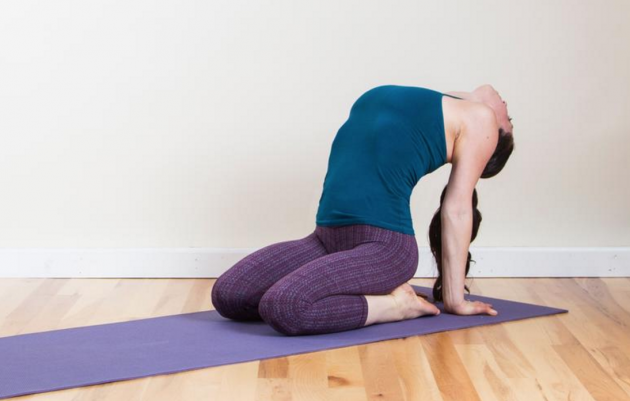 6 bài tập yoga hạn chế đau đầu hiệu quả - Ảnh 3.