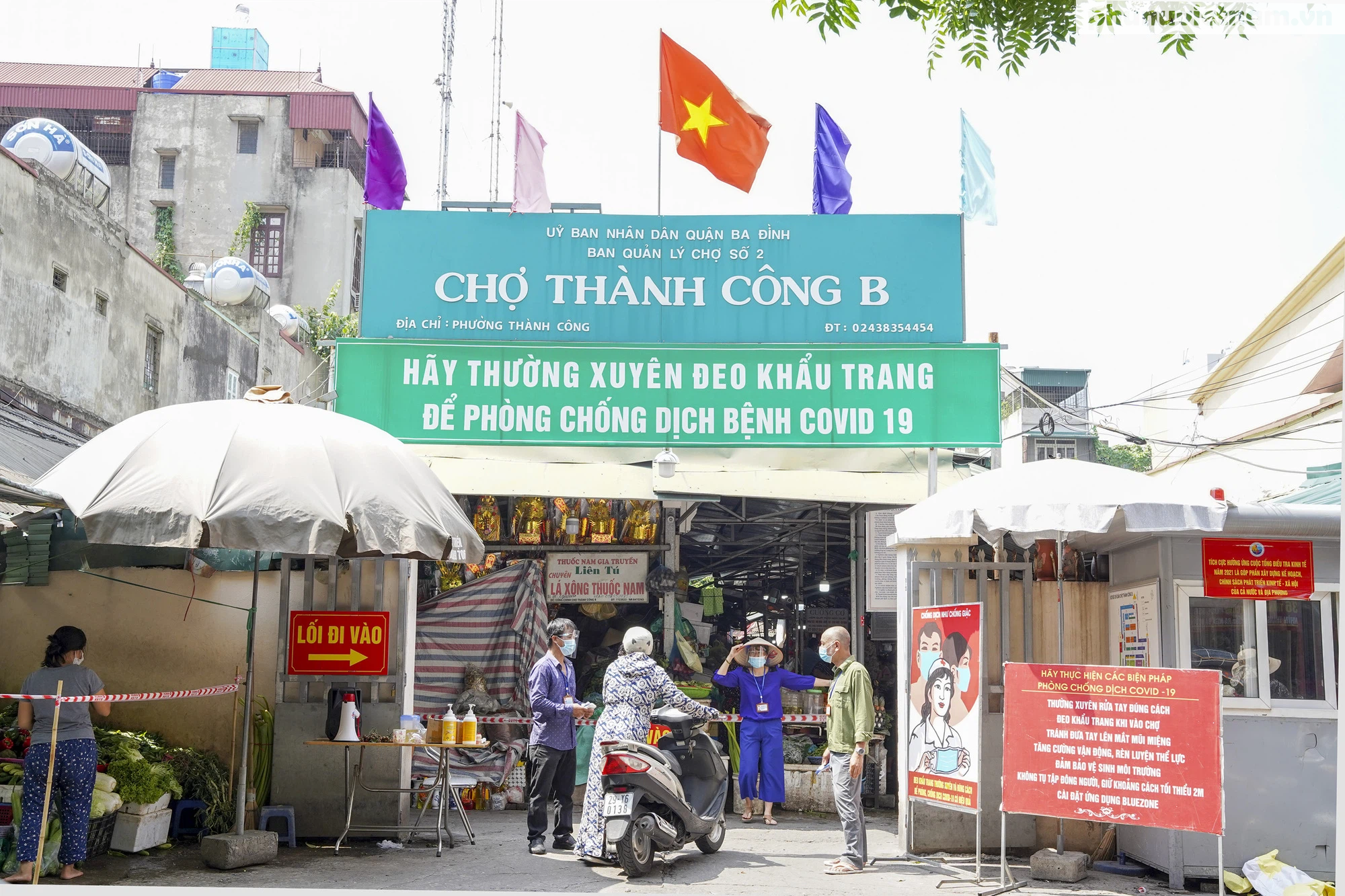 [Ảnh] Các quận Hà Nội đồng loạt triển khai mô hình phát phiếu đi chợ - Ảnh 2.