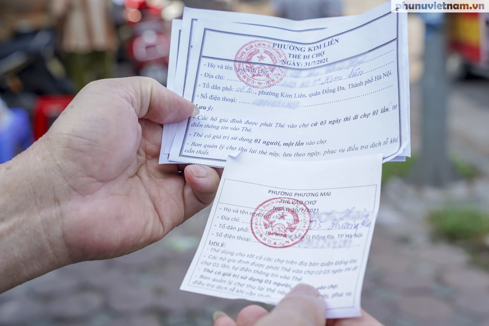 [Ảnh] Các quận Hà Nội đồng loạt triển khai mô hình phát phiếu đi chợ - Ảnh 10.