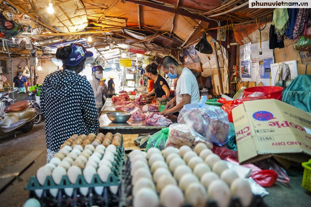 [Ảnh] Các quận Hà Nội đồng loạt triển khai mô hình phát phiếu đi chợ - Ảnh 12.