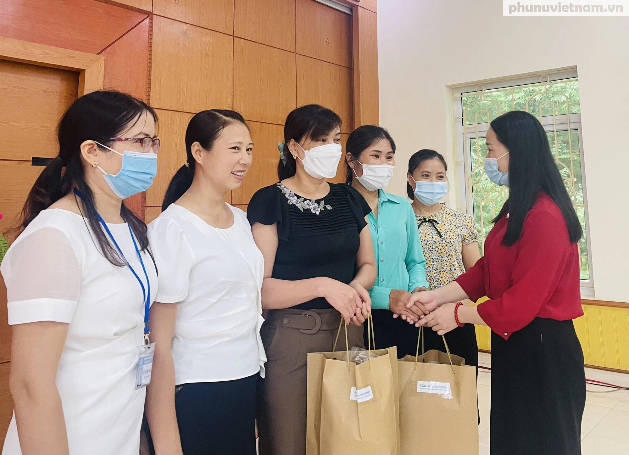 Hải Phòng: Giao ban với các ngành chức năng huyện Kiến Thụy về hỗ trợ phụ nữ di cư hồi hương - Ảnh 2.