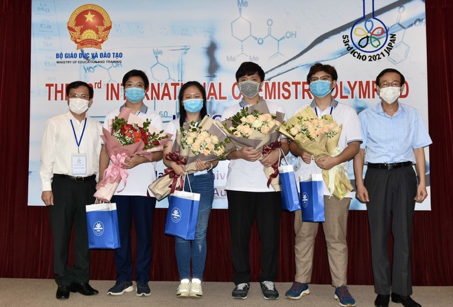 &quot;Giáo sư&quot; Phương đoạt Huy chương Vàng Olympic Hóa học Quốc tế 2021 - Ảnh 1.